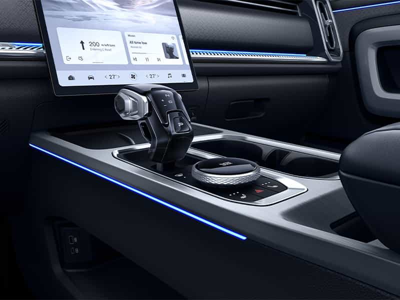 Mittelkonsole des JAECOO 7 SUV mit elektronischem Jet-Design-Schalthebel