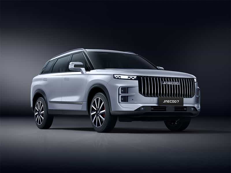 Front des JAECOO 7 SUV mit großem Kühlergrill und schmalen LED-Scheinwerfern.