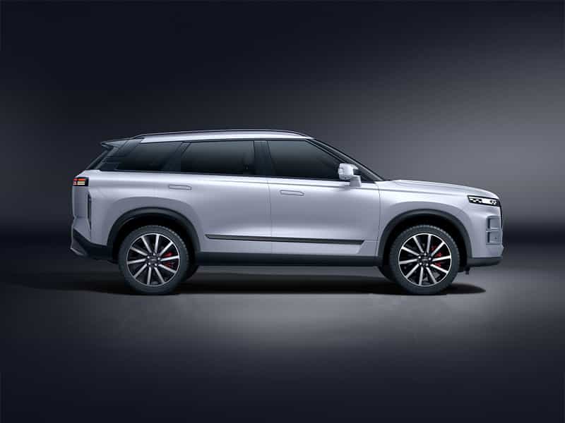 Komplette Seitenansicht des JAECOO 7 mit markanter SUV-Silhouette